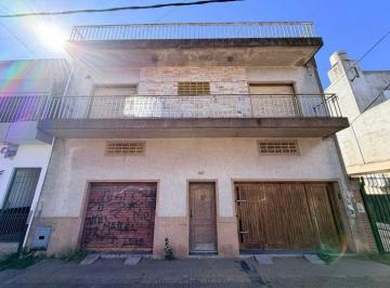 Casa · 206m² · 4 Ambientes · 1 Cochera · Venta Casa 4 Ambientes Isidro Casanova