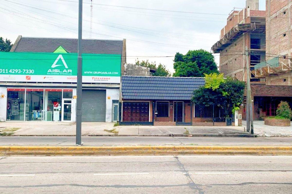 Avenida Hipólito Yrigoyen 0,  Adrogué, Almirante Brown