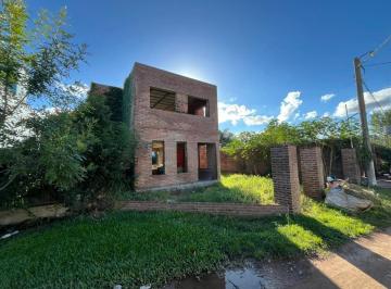 Casa · 120m² · 3 Ambientes · 1 Cochera · Venta Casa en Construccion Ibarlucea