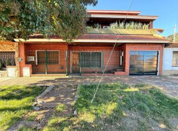 Casa · 190m² · 5 Ambientes · 1 Cochera · Casa en Venta 5 Amb con Cochera Apta Credito Lomas