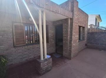 Casa · 109m² · 5 Ambientes · Se Vende Casa 2 Dorm en B° Acosta + Monoambiente