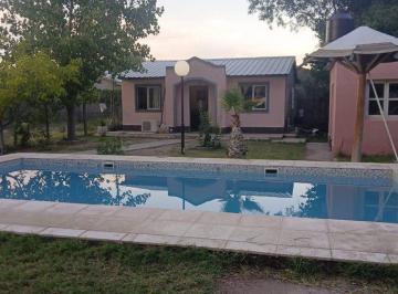 Casa · 80m² · 3 Ambientes · 2 Cocheras · Venta Casa con Pileta y Quincho en El Carrizal