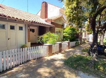 Casa · 185m² · 4 Ambientes · 1 Cochera · Venta Casa 4 Ambientes. Florida con Jardin/cochera