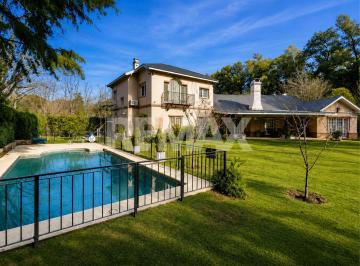 Casa · 338m² · 6 Ambientes · 4 Cocheras · Venta Casa de 6 Ambientes en Carmel Country Club