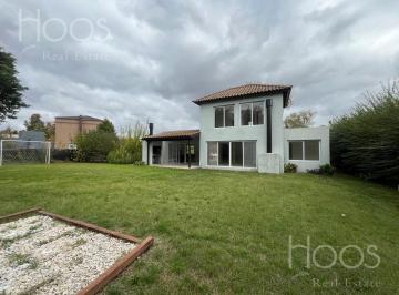 Casa · 180m² · 3 Dormitorios · 2 Cocheras · Casa 5 Ambientes en Barrio Cerrado Altos del Sol