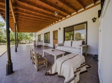 Casa · 160m² · 4 Ambientes · 4 Cocheras · Casa en Venta en B. Cerrado La Escondida, Pilar