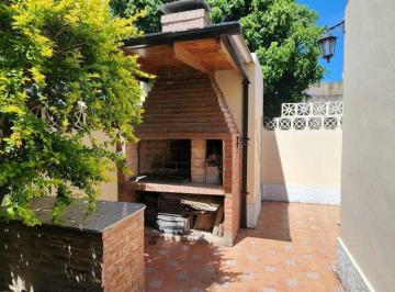Casa · 118m² · 3 Ambientes · 1 Cochera · Casa en Venta 3 Ambientes con Cochera Ramos Mejia