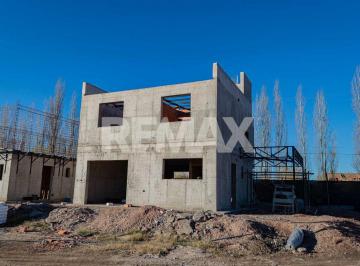 Casa · 155m² · 5 Ambientes · 1 Cochera · Venta - Uf1 - Mediterránea Housing - Plottier