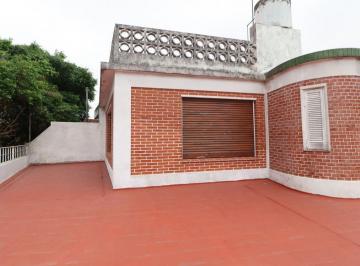 Casa · 151m² · 4 Ambientes · 1 Cochera · Venta Casa en Esquina 4 Amb Terraza y Patio