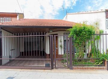 Casa · 60m² · 3 Ambientes · 1 Cochera · Venta Casa 3 Ambientes con Cochera en Bernal