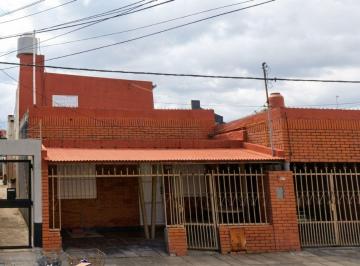 Casa · 155m² · 3 Ambientes · 1 Cochera · Venta - Casa 4 Dorm. en Guadalupe Oeste