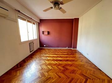 Departamento · 73m² · 3 Ambientes · Alquiler 3 Amb con Jardin de Invierno Muy Luminoso
