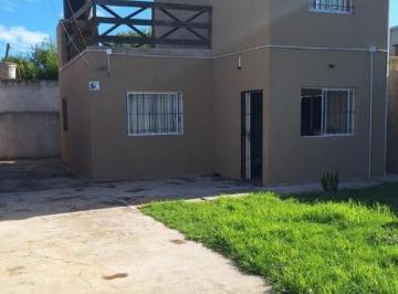 Casa · 70m² · 3 Ambientes · 2 Cocheras · Casa en Venta en Merlo