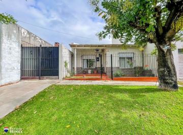 Casa · 85m² · 4 Ambientes · 2 Cocheras · Casa en Venta 2 Dorm. y Patio en Tolosa