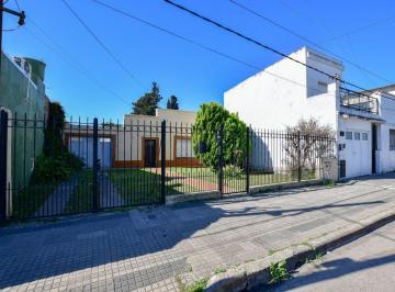 Casa · 2 Ambientes · 1 Cochera · Casa en Venta, a Refaccionar, La Plata