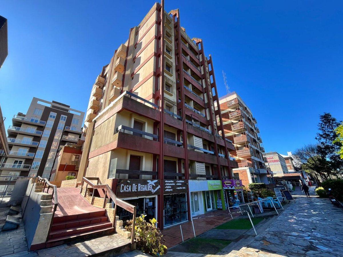 Avenida Arquitecto Jorge Bunge 500