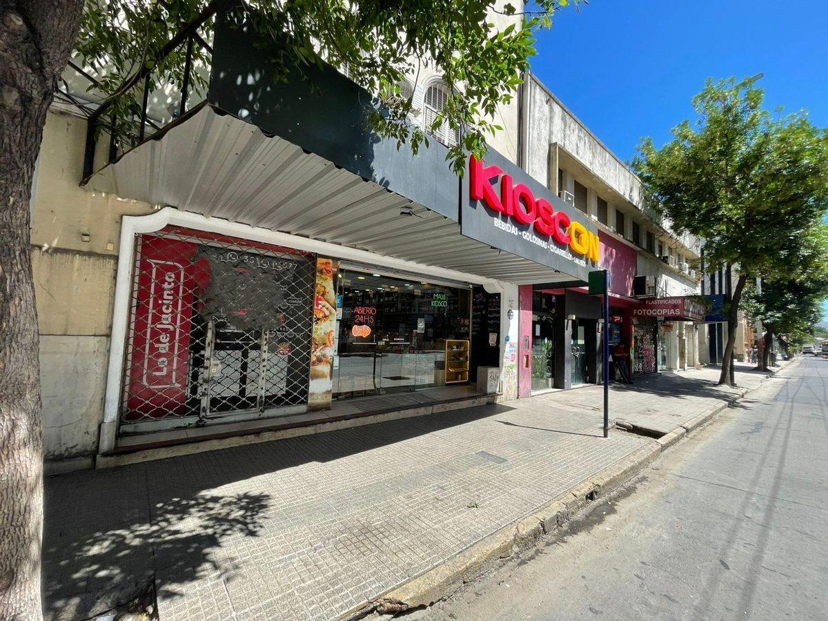 Av General Paz 400,  Córdoba, Córdoba