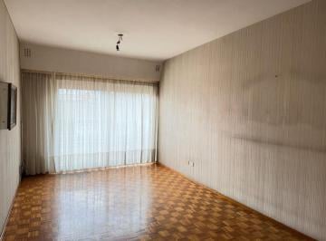 Departamento · 72m² · 4 Ambientes · 1 Cochera · Venta Departamento 4 Ambientes Almagro Cochera