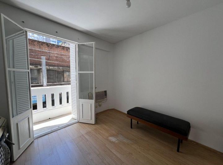 Departamento C/ Balcón Al Frente San Nicolas