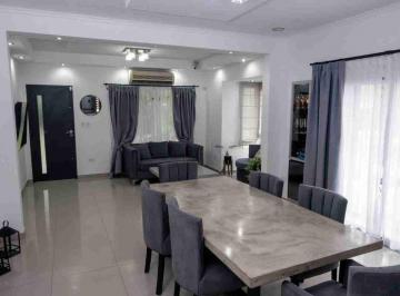 Casa · 200m² · 6 Ambientes · Casa con Pileta 6 Ambientes en Venta Monte Grande