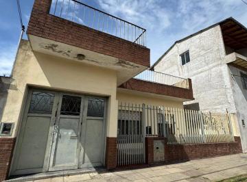 Casa · 69m² · 3 Ambientes · 1 Cochera · Casa de 3 Ambientes con Garage y Patio en Remedios