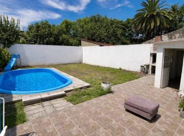 Casa · 120m² · 3 Ambientes · 1 Cochera · Venta Casa 3 Ambientes Moron Lote 300 m²