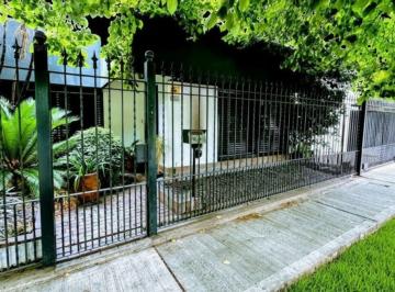 Casa · 148m² · 4 Ambientes · 2 Cocheras · Venta Casa 4 Ambientes Moron Apto Credito