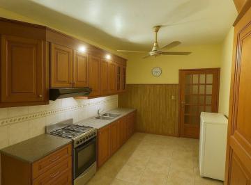 Casa · 190m² · 5 Ambientes · 1 Cochera · Venta Casa 4 Ambientes