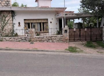 Casa · 83m² · 6 Ambientes · 1 Cochera · Venta Casa 3 Dorm. - Centro de La Falda