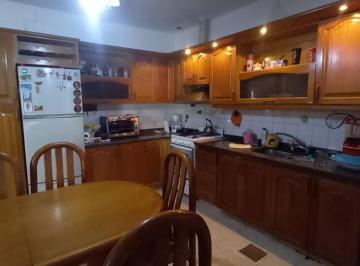Casa · 186m² · 4 Ambientes · 2 Cocheras · Venta Casa + Depto 3 Dor Empalme Rentabilidad