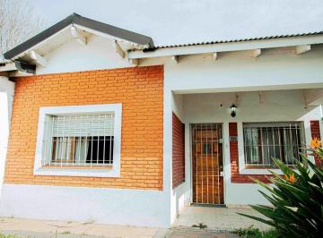Casa · 165m² · 4 Ambientes · 3 Cocheras · Casa en Venta Los Hornos