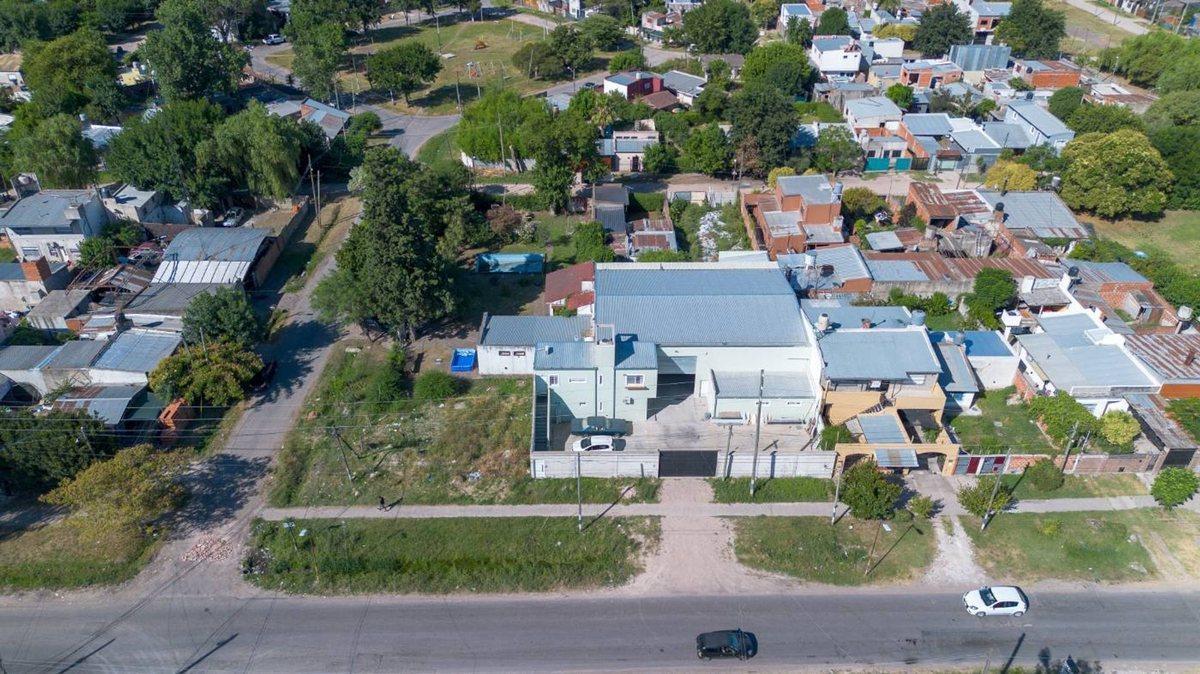 155 E/ 50 y 52 N° 900,  Los Hornos, La Plata