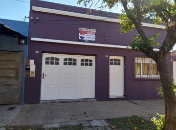 Casa · 155m² · 6 Ambientes · 1 Cochera · Casa Para Dos Familias 171 m² Totales con Garage.