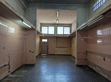 Local comercial · 52m² · Depósito o Local de 52 m² Cubiertos con 2 Baños