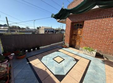 Casa · 126m² · 3 Ambientes · 2 Cocheras · Casa 3 Amb. Cochera, Patio y Terraza en Llavallol