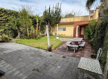Casa · 144m² · 4 Ambientes · 1 Cochera · Venta de Casa 4 Ambientes Ituzaingó. Apto Crédito