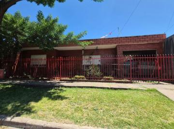 Casa · 115m² · 3 Ambientes · 2 Cocheras · Venta Casa 3 Amb Hurlingham Cochera Apto Credito