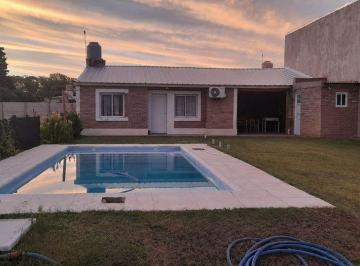 Quinta vacacional · 100m² · 2 Dormitorios · 1 Cochera · Casa Quinta Independencia 655
