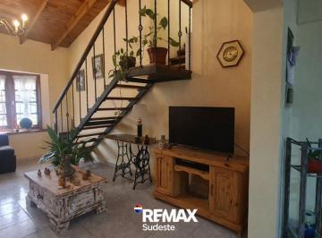 Casa · 148m² · 5 Ambientes · 1 Cochera · Se Vende Casa de 4 Dorm. en Punta Alta