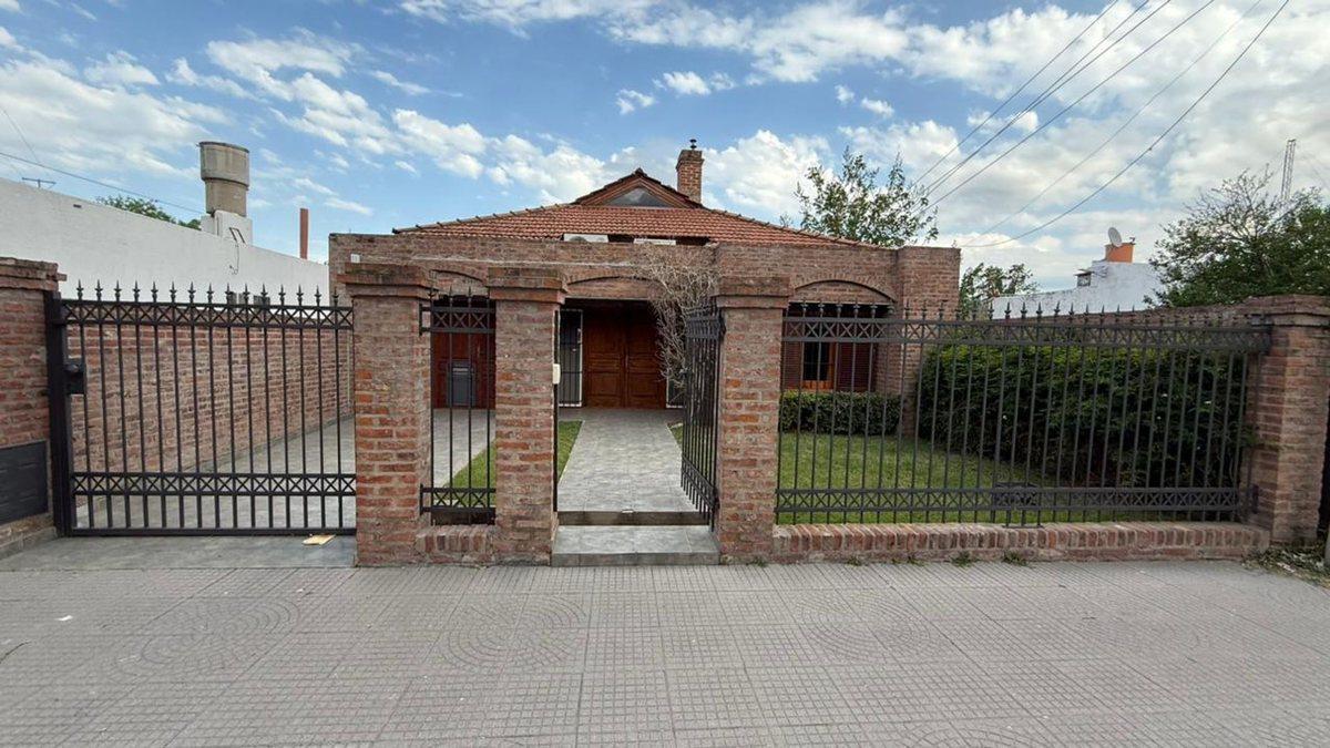 Deán Funes 400
