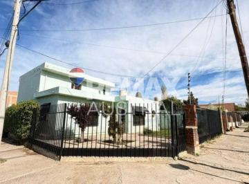 Casa · 130m² · 4 Ambientes · 2 Cocheras · Casa Tres Dorm. Av Polonia