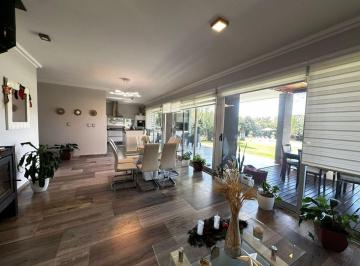 Casa · 230m² · 6 Ambientes · 2 Cocheras · Venta Casa 3 Dorm. en Valle del Golf