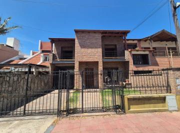 Casa · 200m² · 8 Ambientes · 2 Cocheras · Venta Casa 5 Dorm. Zona Norte Rosario
