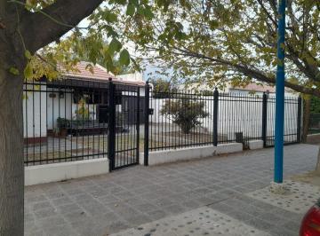 Casa · 270m² · 5 Ambientes · 4 Cocheras · Casa en Venta Gral Roca + Dto 1 Dormitorio