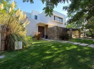 Casa · 202m² · 6 Ambientes · 2 Cocheras · Casa en Venta - Barrio Liceo 4 - Luján de Cuyo