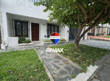 Casa · 214m² · 8 Ambientes · 1 Cochera · Venta Casa en Barrio Tres Cerritos