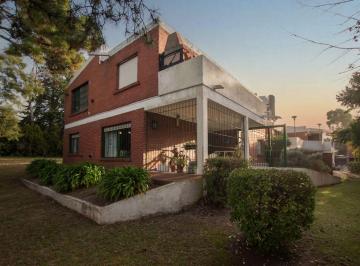 PH de 3 ambientes, Villa Gesell · PH de 3 Ambientes con Escritorio - Cochera - Apto Crédito Hipotecario.