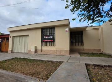 Casa de 8 ambientes, Maipú · Alquiler en Barrio Canciller de Maipu - 3 Dorm. y Patio