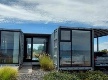 Casa · 85m² · 3 Ambientes · 2 Cocheras · Venta | Diseño Moderno, Amplios Ventanales y Una Increíble Vista Al Lago Mari Menuco.