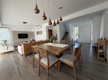 Casa · 801m² · 6 Ambientes · 2 Cocheras · Casa en Venta de 3 Dorm. en Barrio San Sebastián - Funes